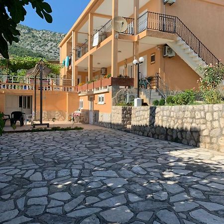 Apartments In Villa Viktoria Sutomore Exterior photo