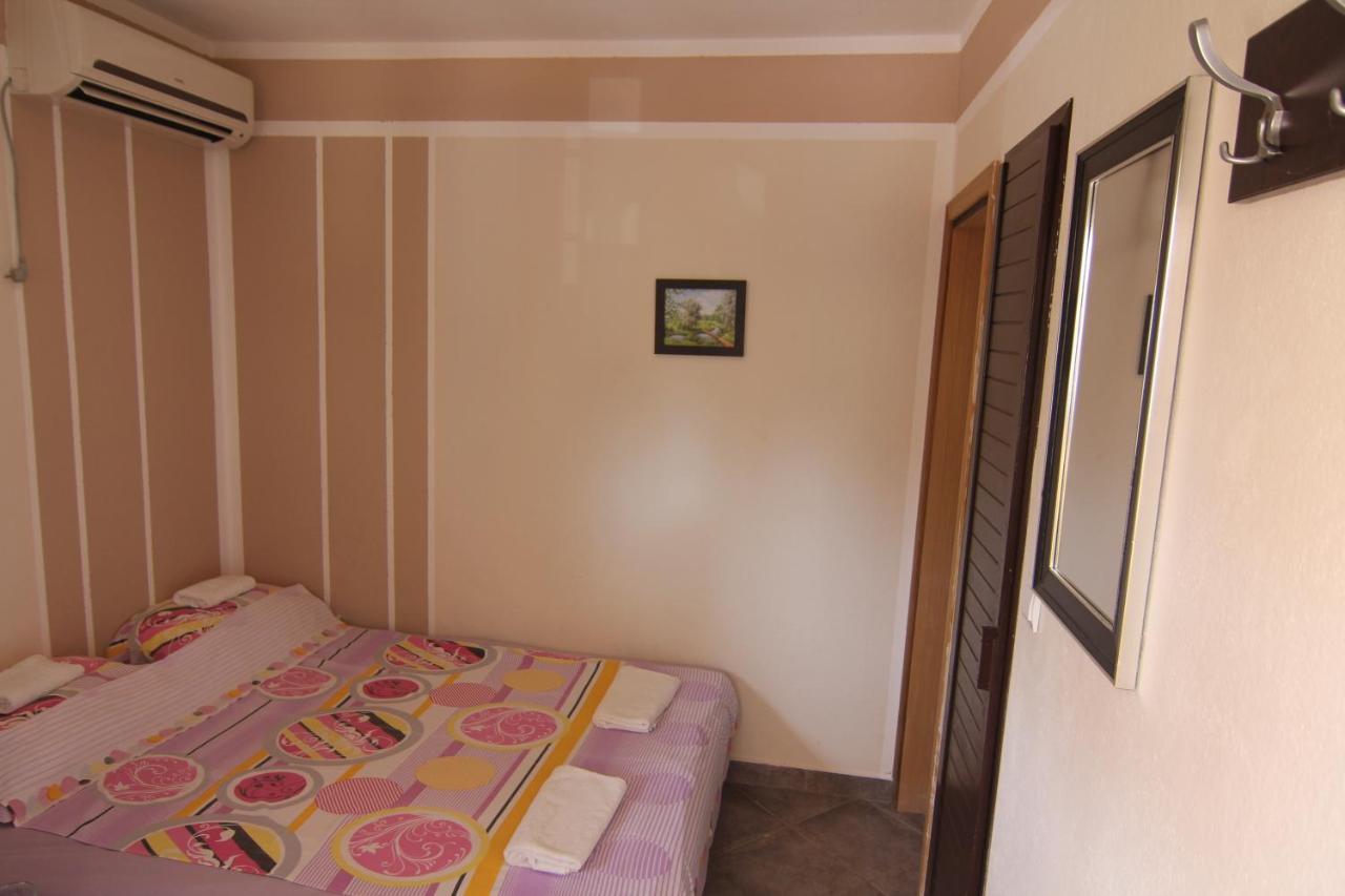 Apartments In Villa Viktoria Sutomore Exterior photo
