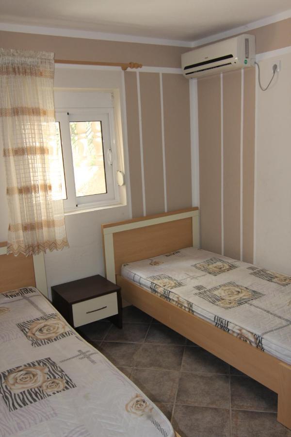 Apartments In Villa Viktoria Sutomore Exterior photo